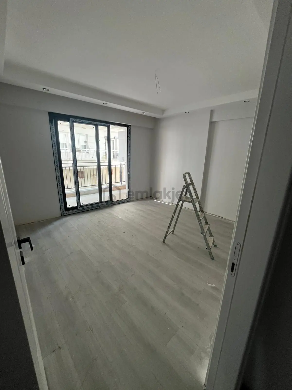 Özel Otoparklı 3+1 Daire Alttan Isıtmalı Doğalgazlı - 32