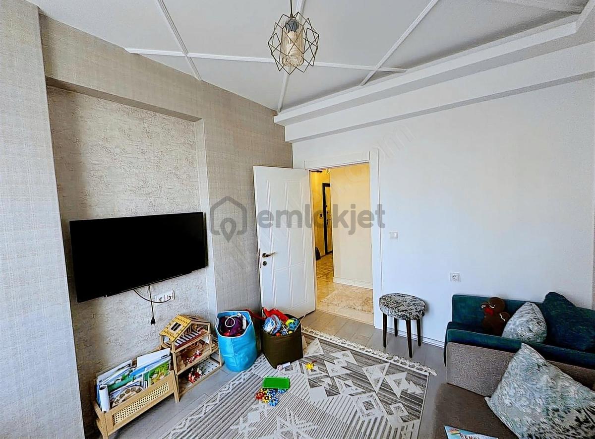 Mastfroş Caddesinde Satılık 2+1 Daire - 16