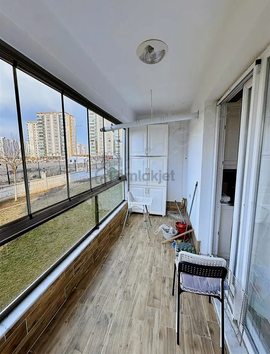 Mastfroş Caddesinde Satılık 2+1 Daire - 14