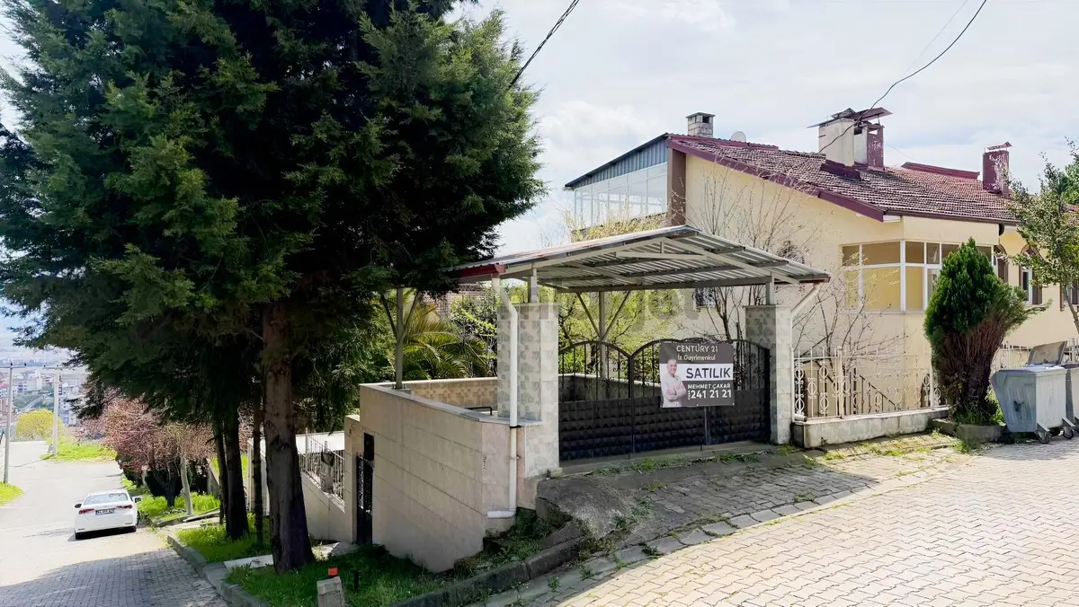 C21 İz Mehmet Çakar'dan Satılık Tribleks Villa...