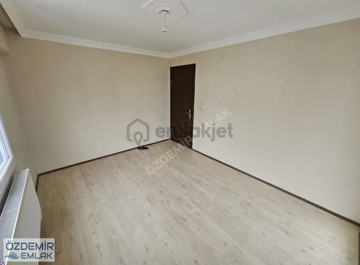 Özdemir Emlaktan Site İçerisinde Satılık Ara Kat 3+1 Daire - 13