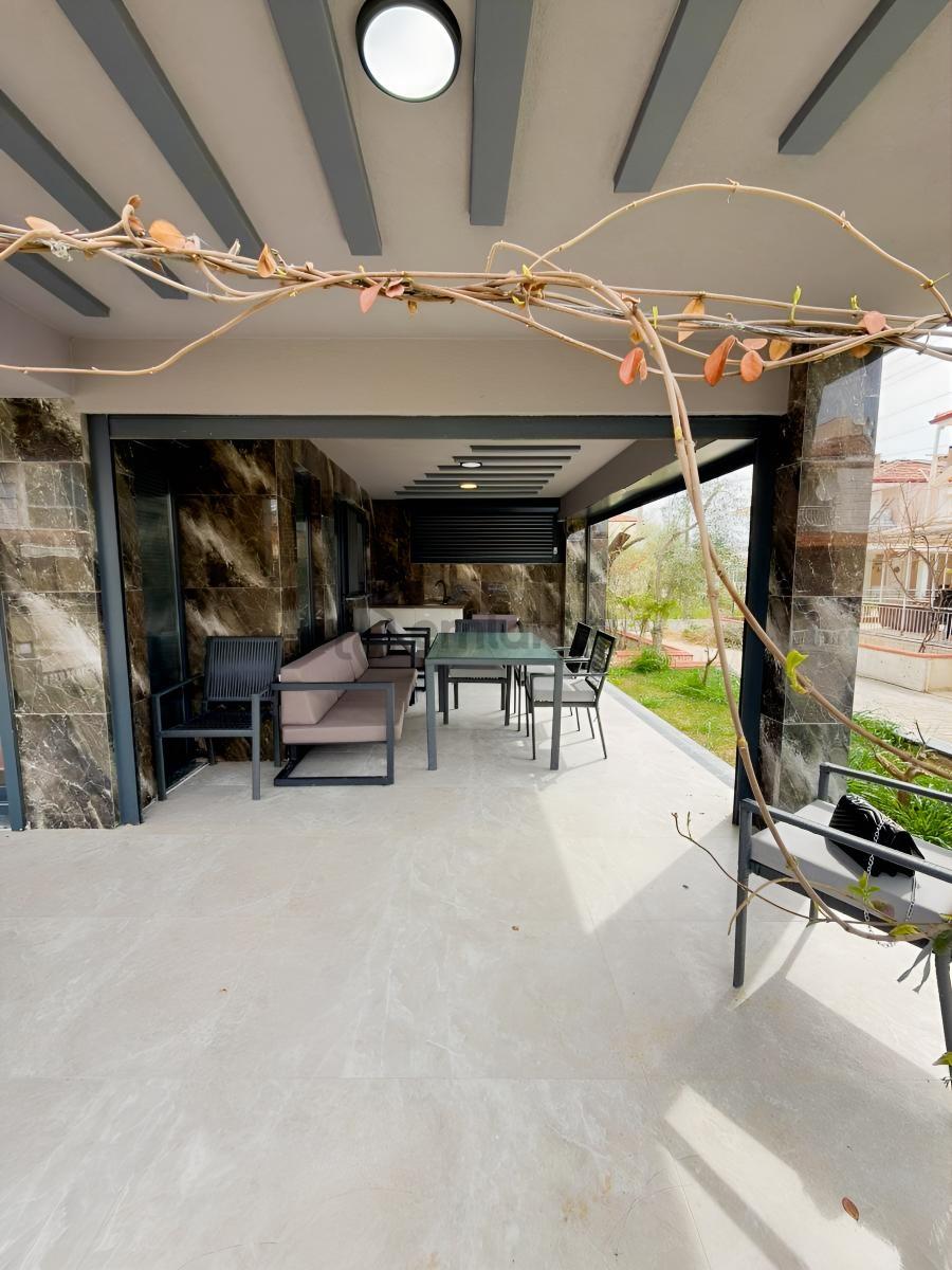 Denize Sıfır Sıtede Tamamen Yenilenmiş Mıhteşem Villa - 20