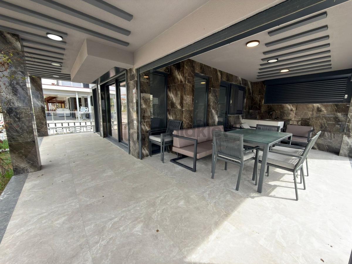 Denize Sıfır Sıtede Tamamen Yenilenmiş Mıhteşem Villa - 25