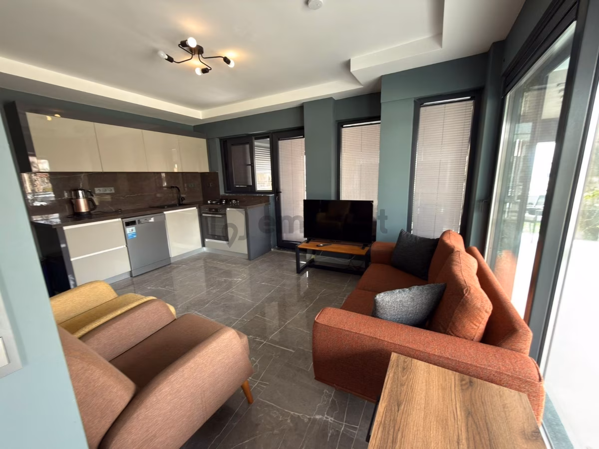 Denize Sıfır Sıtede Tamamen Yenilenmiş Mıhteşem Villa - 24