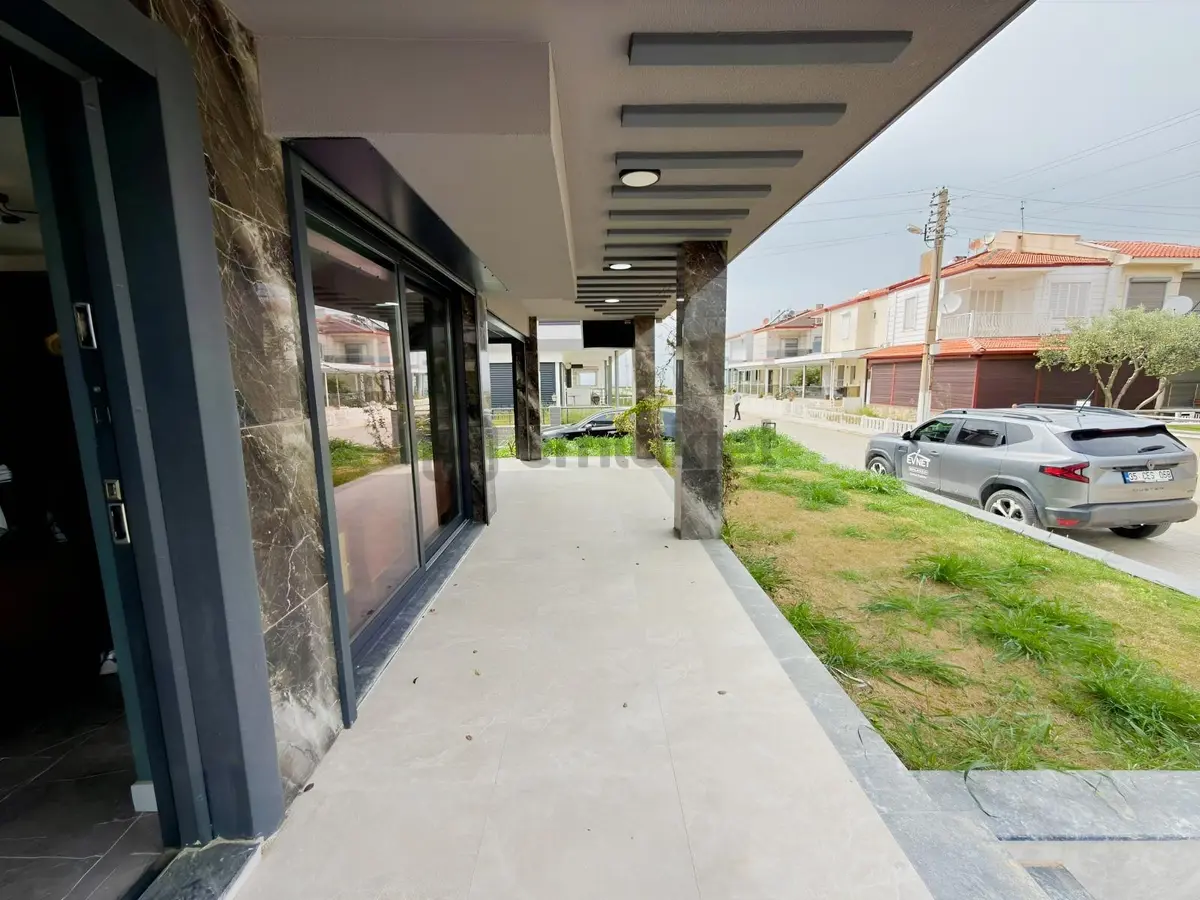Denize Sıfır Sıtede Tamamen Yenilenmiş Mıhteşem Villa - 12