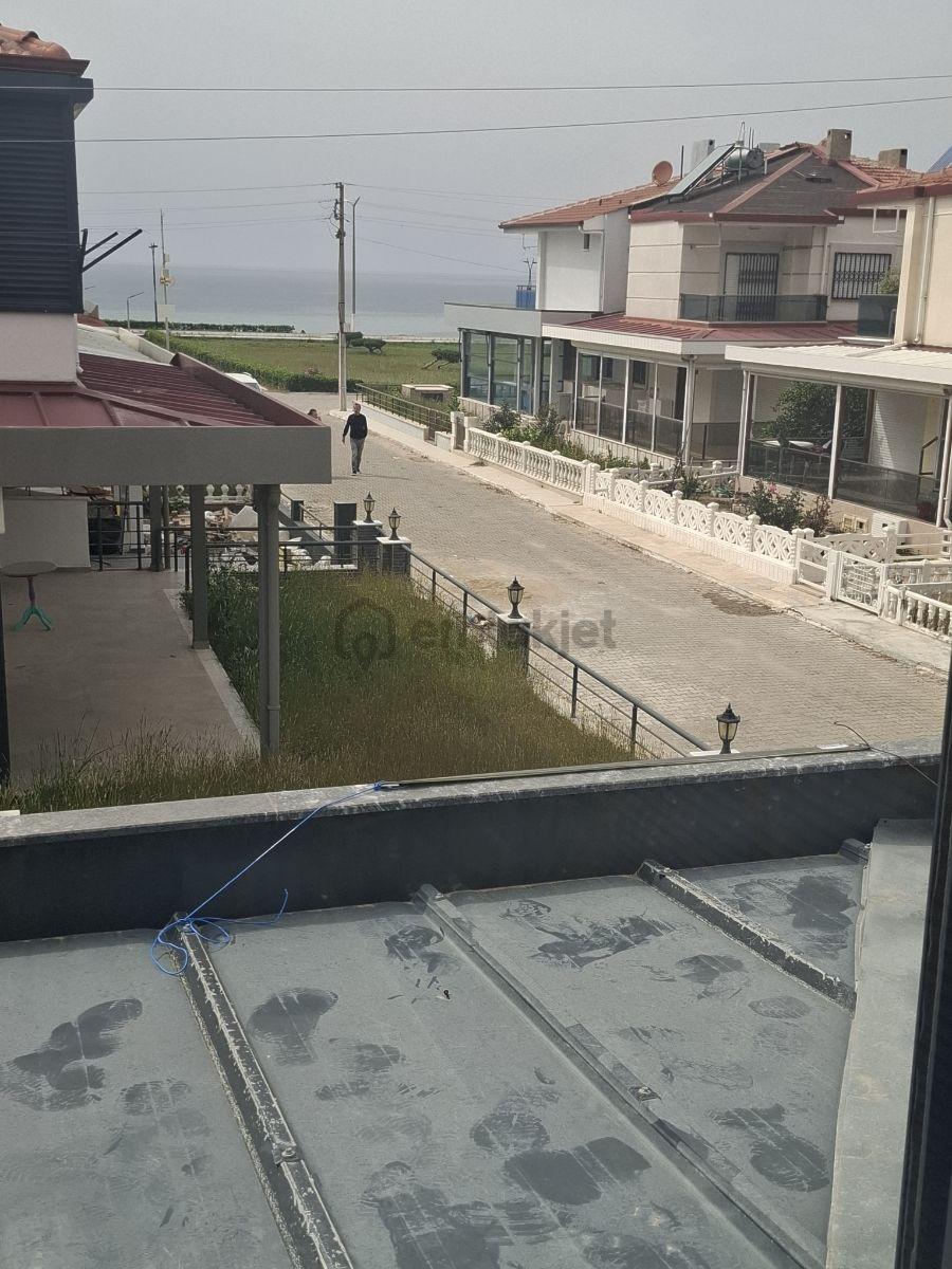 Denize Sıfır Sıtede Tamamen Yenilenmiş Mıhteşem Villa - 3