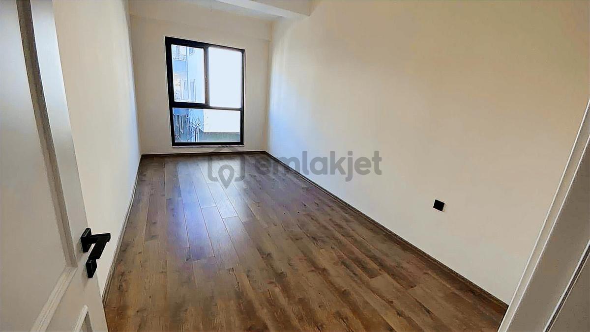 Adnan Mendereste Havuzlu Sitede Geniş 3+1 Daire - 11