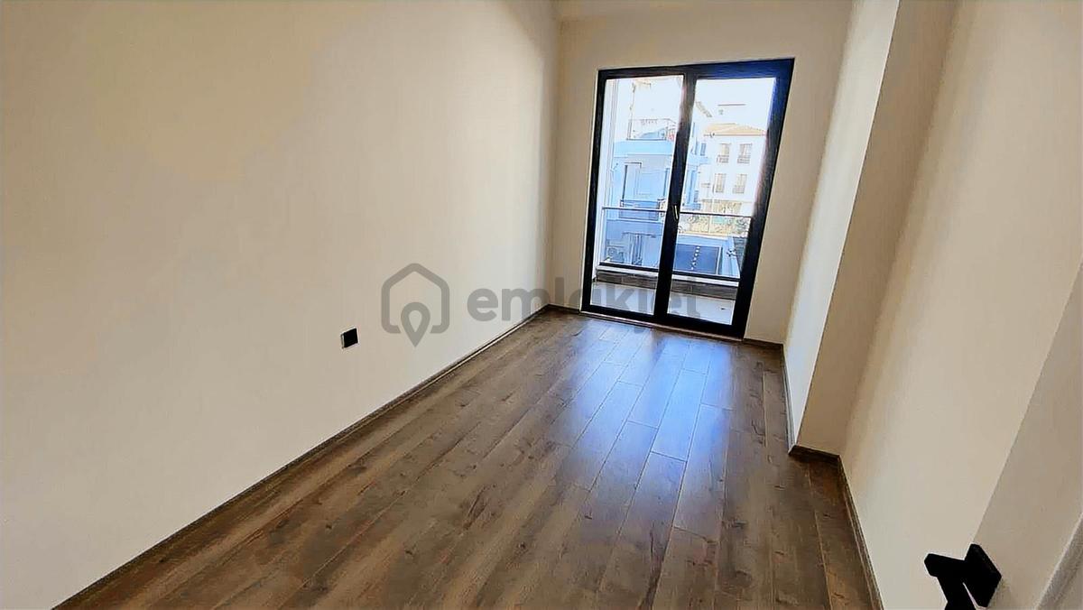 Adnan Mendereste Havuzlu Sitede Geniş 3+1 Daire - 18