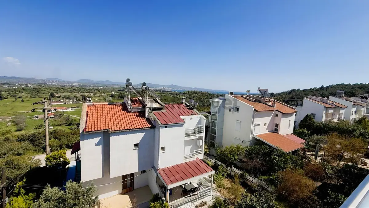 Sığacıkta Deniz Manzaralı Tripleks Bahçeli Villa - 14