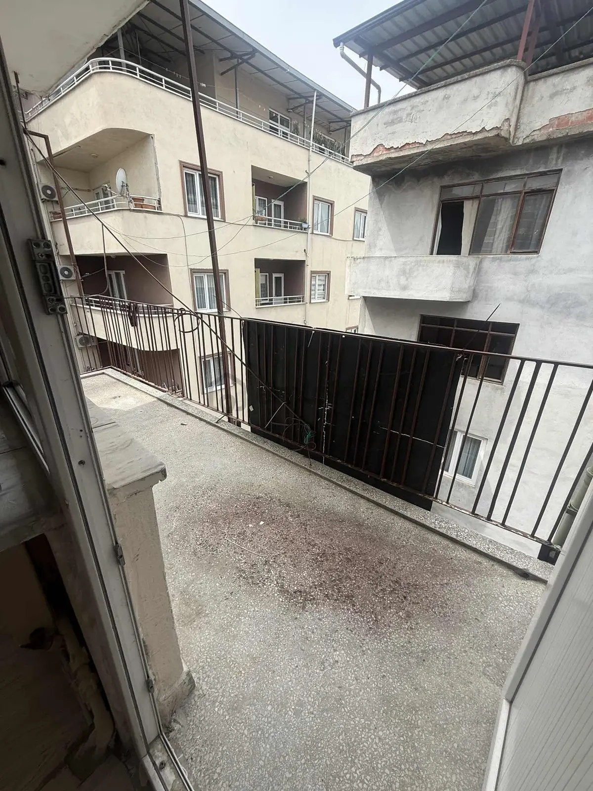 Dikkaldırımda Merkezi Konumda Geniş 3+1 Kiralık Daire - 20