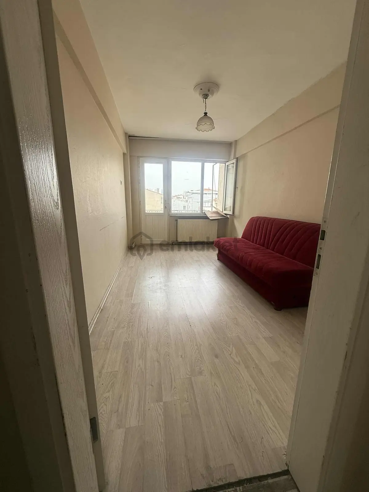 Dikkaldırımda Merkezi Konumda Geniş 3+1 Kiralık Daire - 17