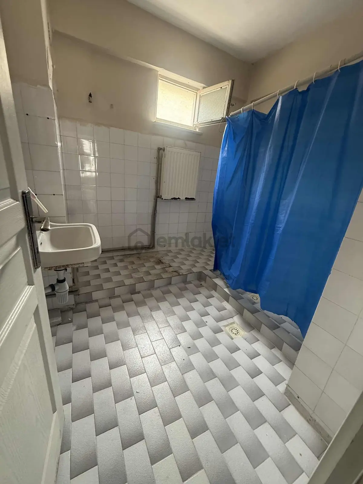 Dikkaldırımda Merkezi Konumda Geniş 3+1 Kiralık Daire - 11