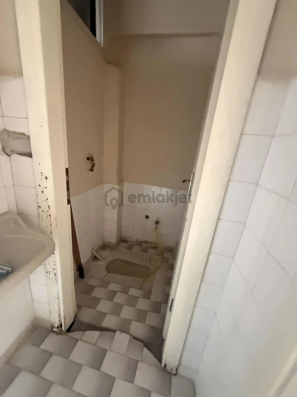 Dikkaldırımda Merkezi Konumda Geniş 3+1 Kiralık Daire - 19