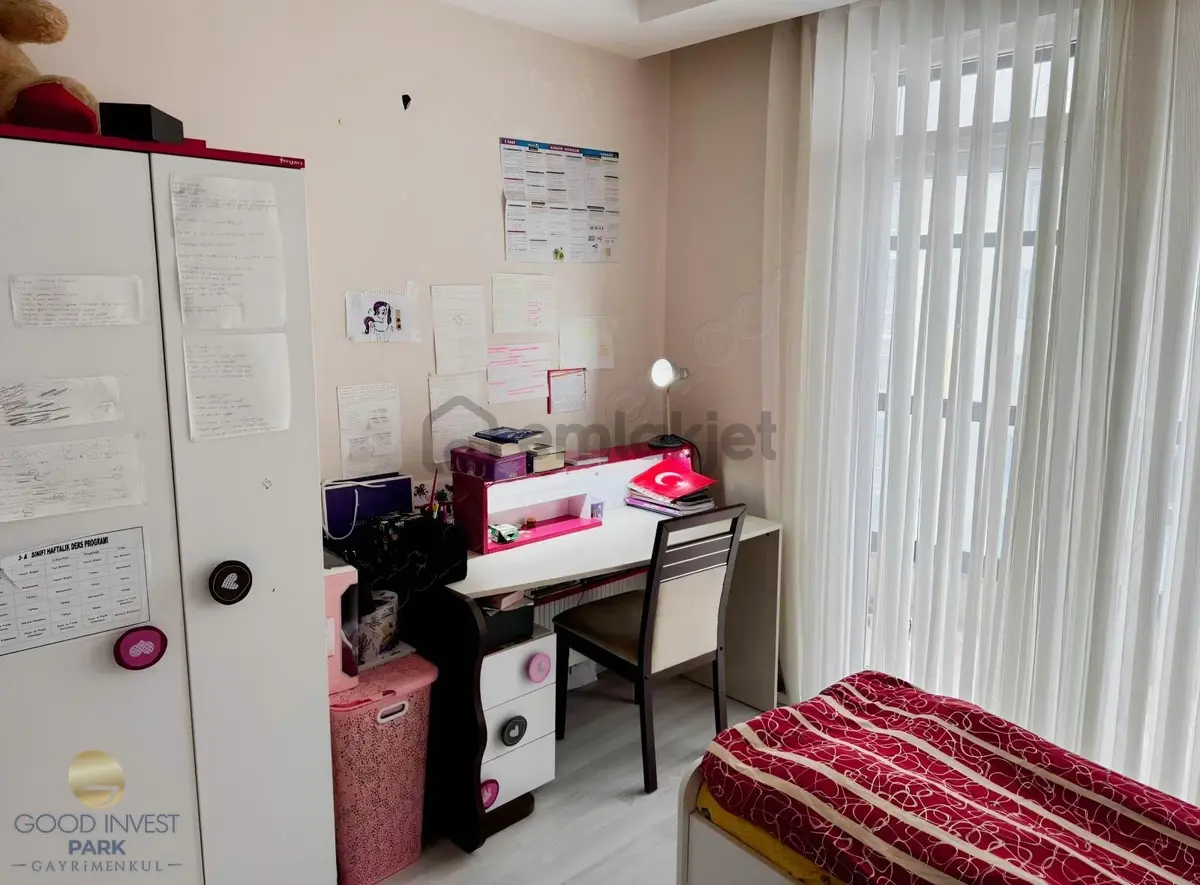 Güvenevler'de Satılık 3+1 Daire Full Yapılı Kapalı Balkon Güney - 6