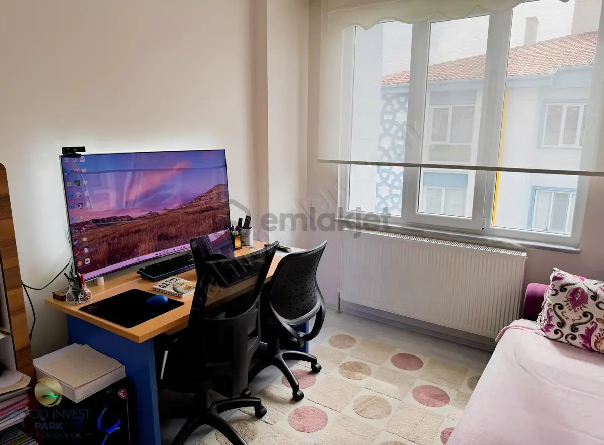 Güvenevler'de Satılık 3+1 Daire Full Yapılı Kapalı Balkon Güney - 8