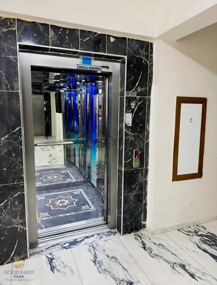 Güvenevler'de Satılık 3+1 Daire Full Yapılı Kapalı Balkon Güney - 12