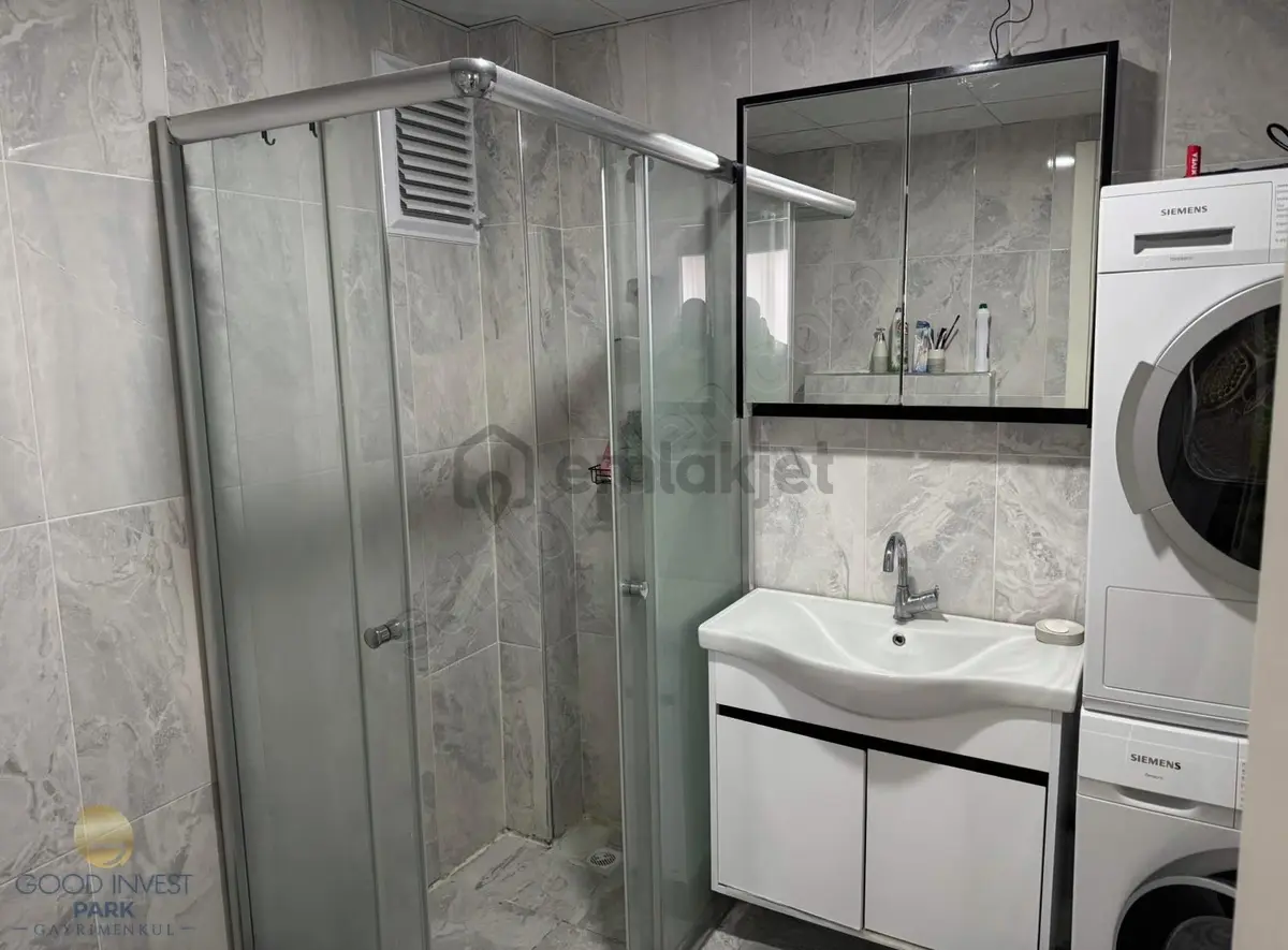 Güvenevler'de Satılık 3+1 Daire Full Yapılı Kapalı Balkon Güney - 9