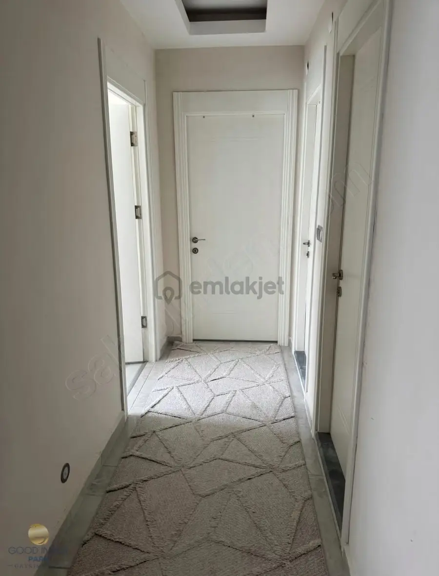 Güvenevler'de Satılık 3+1 Daire Full Yapılı Kapalı Balkon Güney - 7