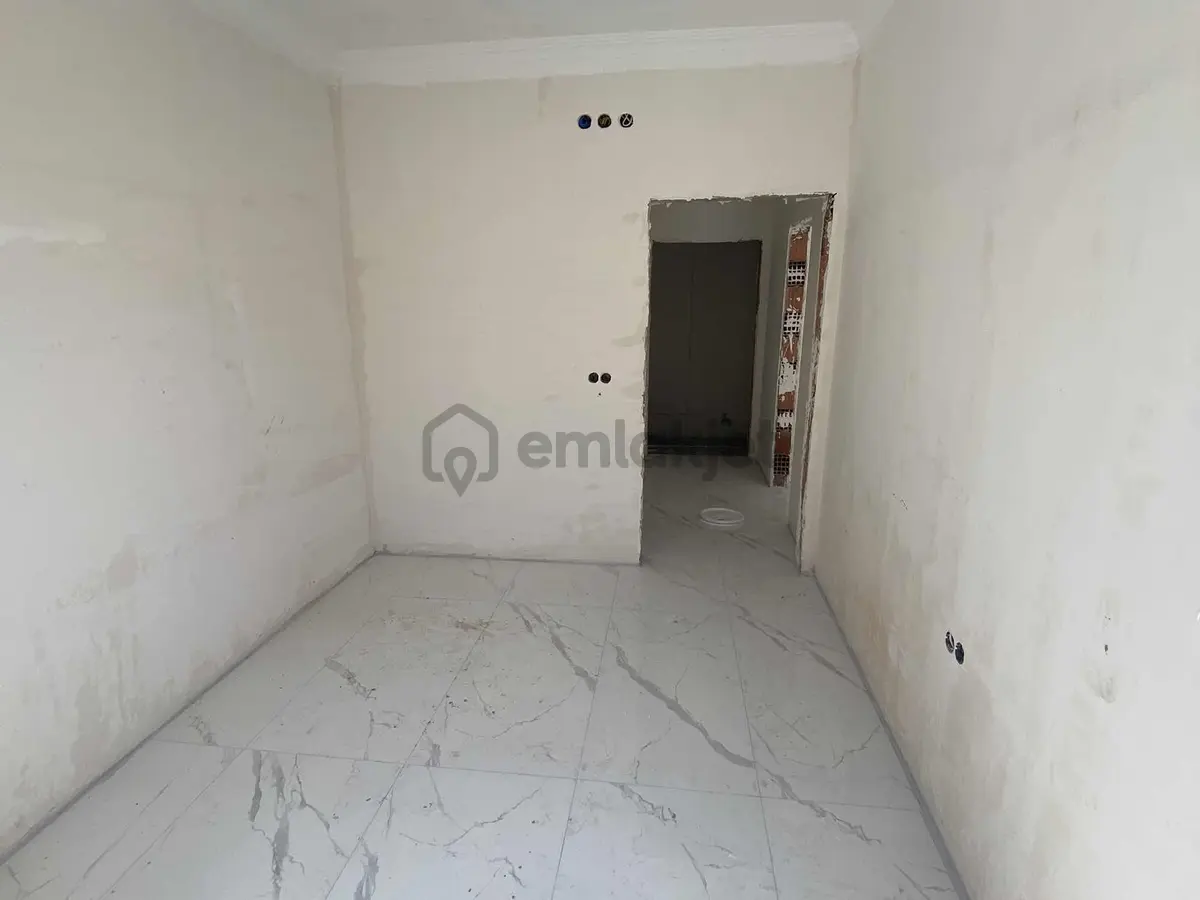 Karamürsel'de Arakat Yerden Isıtmalı 2+1 Sıfır Daire - 8