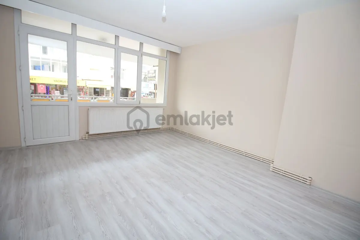 Polat Cad. Üzeri Asansörlü D.gazlı Otoparklı 2+1 - 2