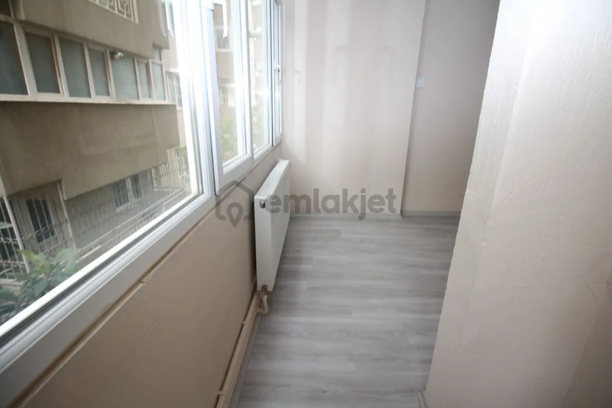 Polat Cad. Üzeri Asansörlü D.gazlı Otoparklı 2+1 - 27