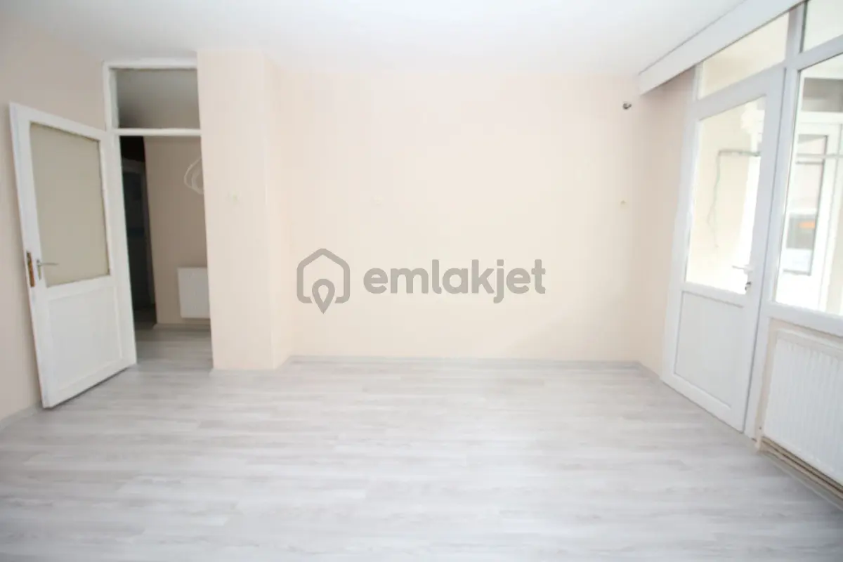 Polat Cad. Üzeri Asansörlü D.gazlı Otoparklı 2+1 - 3