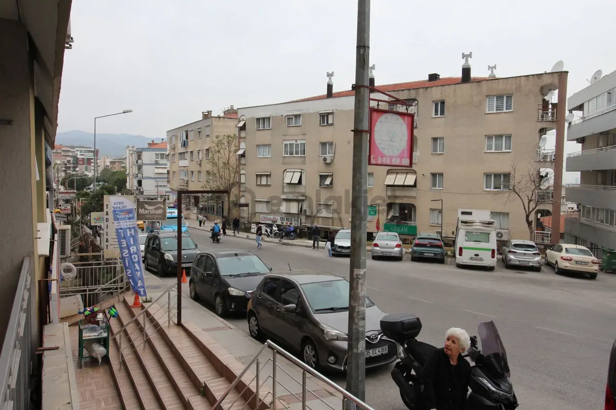 Polat Cad. Üzeri Asansörlü D.gazlı Otoparklı 2+1