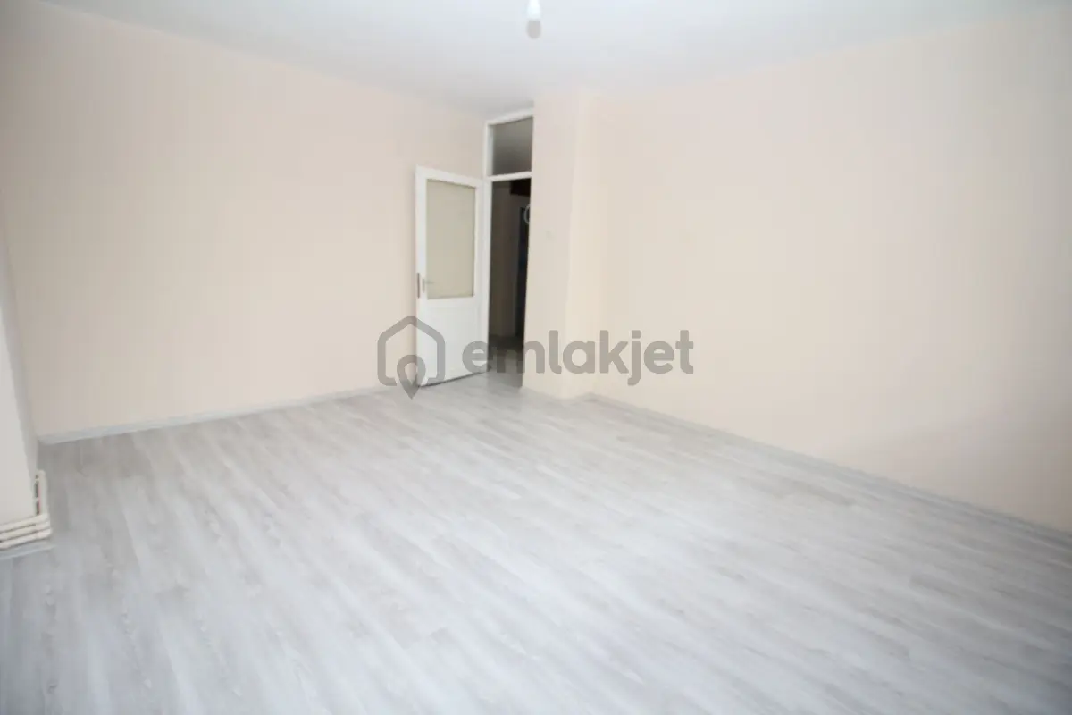 Polat Cad. Üzeri Asansörlü D.gazlı Otoparklı 2+1 - 8