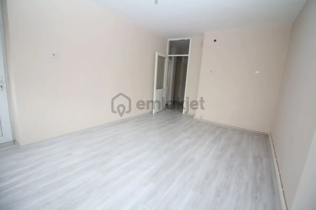 Polat Cad. Üzeri Asansörlü D.gazlı Otoparklı 2+1 - 17