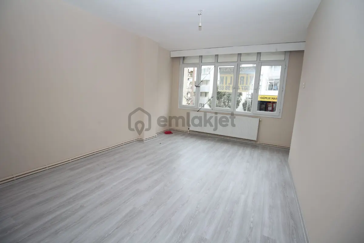 Polat Cad. Üzeri Asansörlü D.gazlı Otoparklı 2+1 - 15