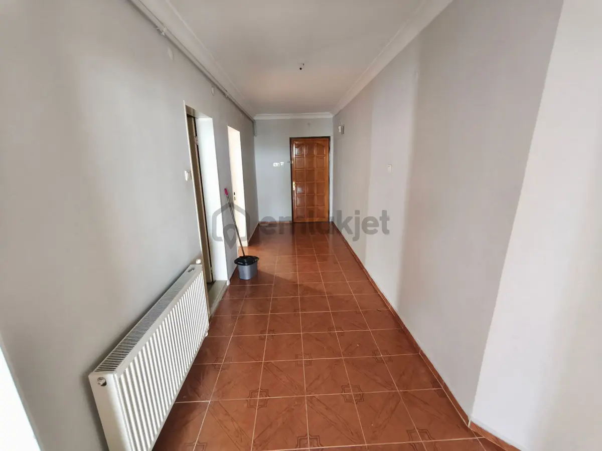 Abdulhamit Yavuz Caddesi Üzerinde Geniş Kiralık 3+1 Daire - 17