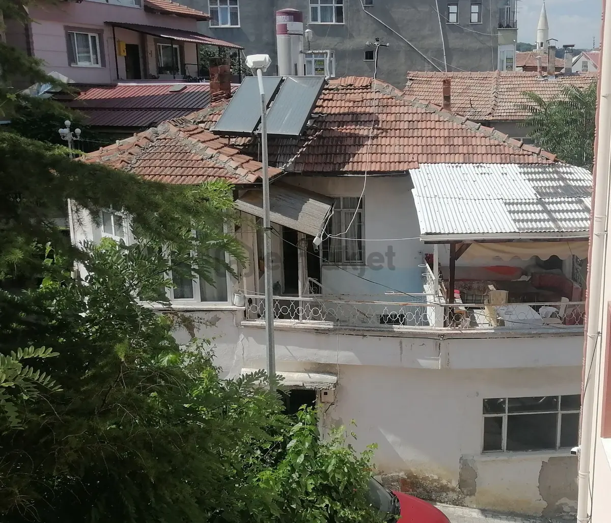 Sahibinden Merkezi Konumda Satılık 2 Katlı Müstakil Ev