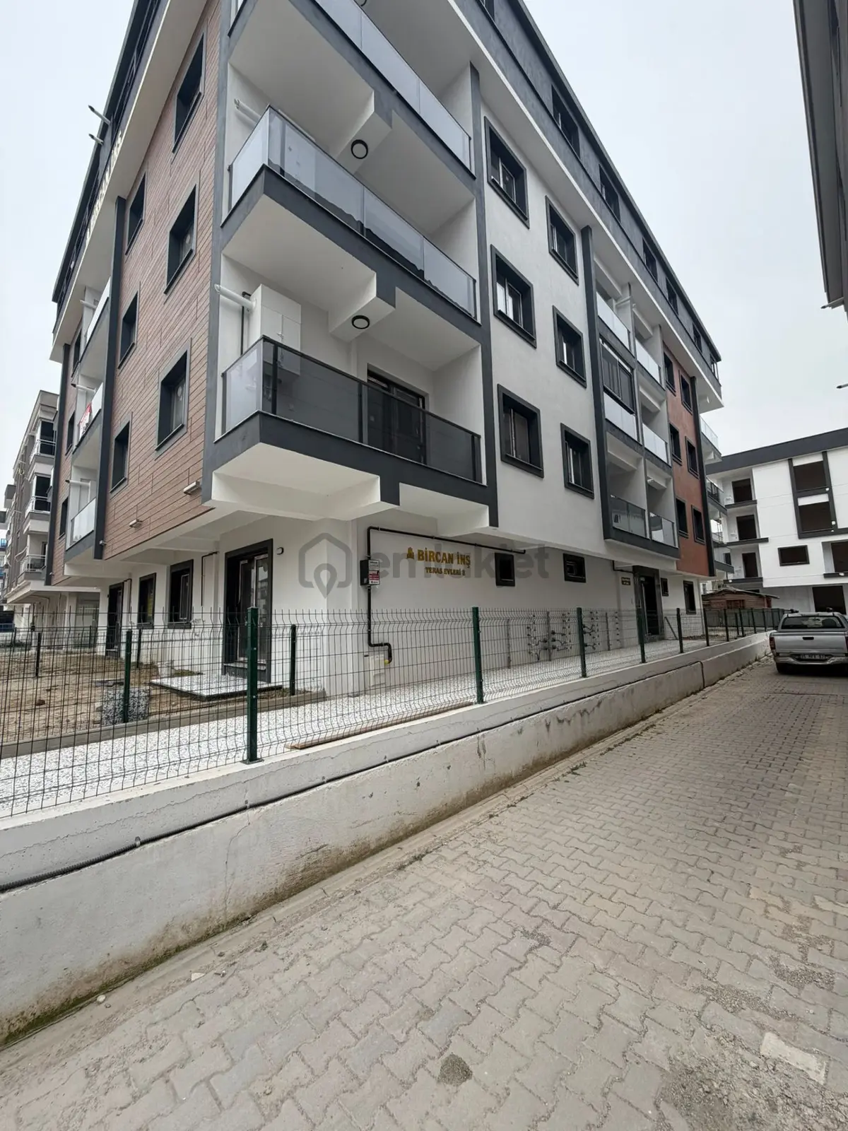 Bakırçay Üniversitesi Yakını Bahçeli 1+1 Daire