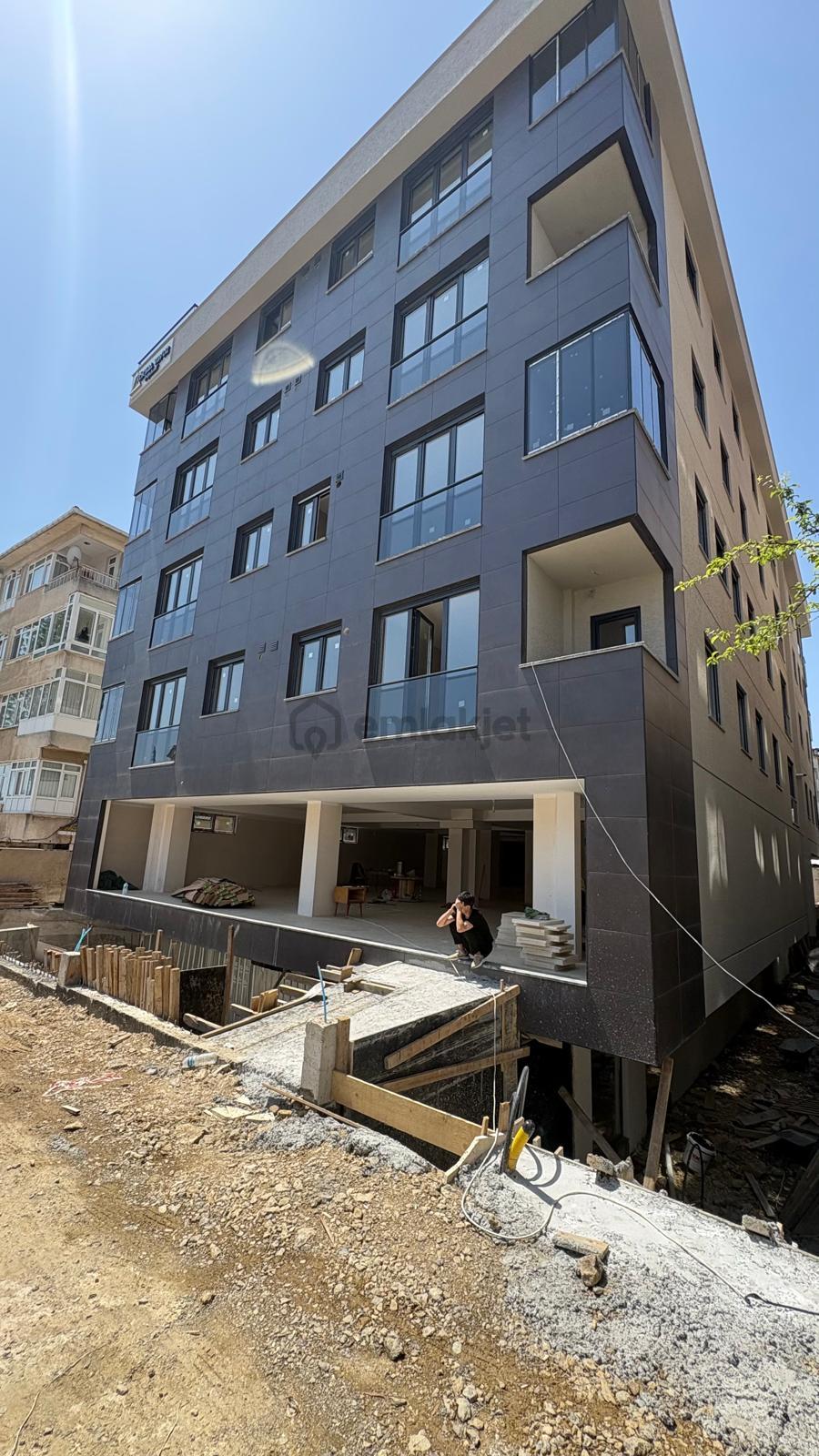 Küçükyalı'da Sıfır Yerden Isıtmalı 3 Kat 1+1 Daire - 26