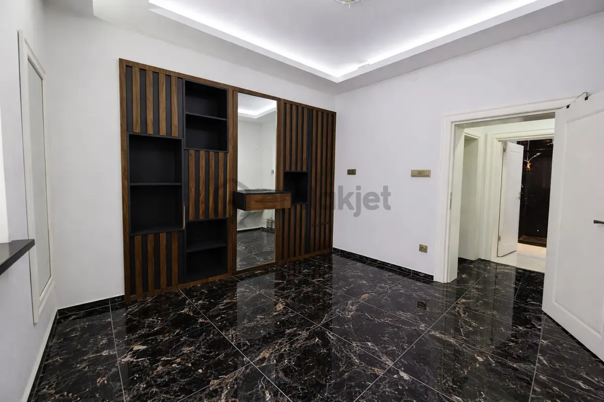 Güzelyalı'da Bahçeli Ve Geniş Teraslı 4+1 Villa - 31