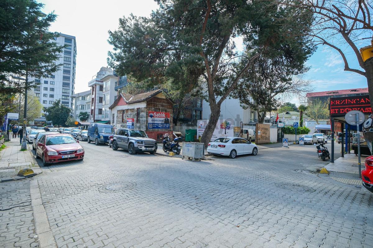 Bostancı Marmaray Girişinde 2 Katlı Bahçeli 2.dereceden Müstakil - 19
