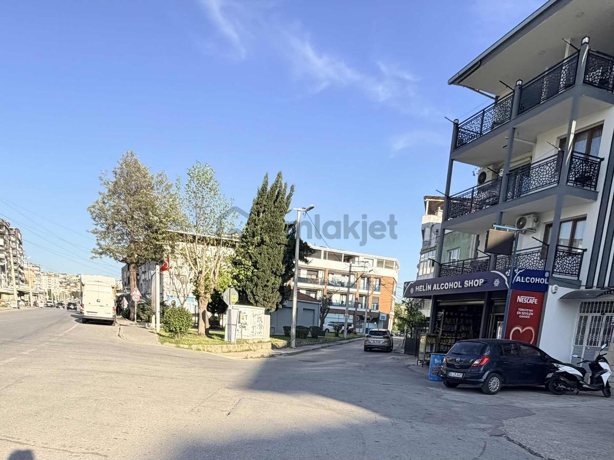 Postacılarda Cadde Üzeri Köşe Dükkan - 3