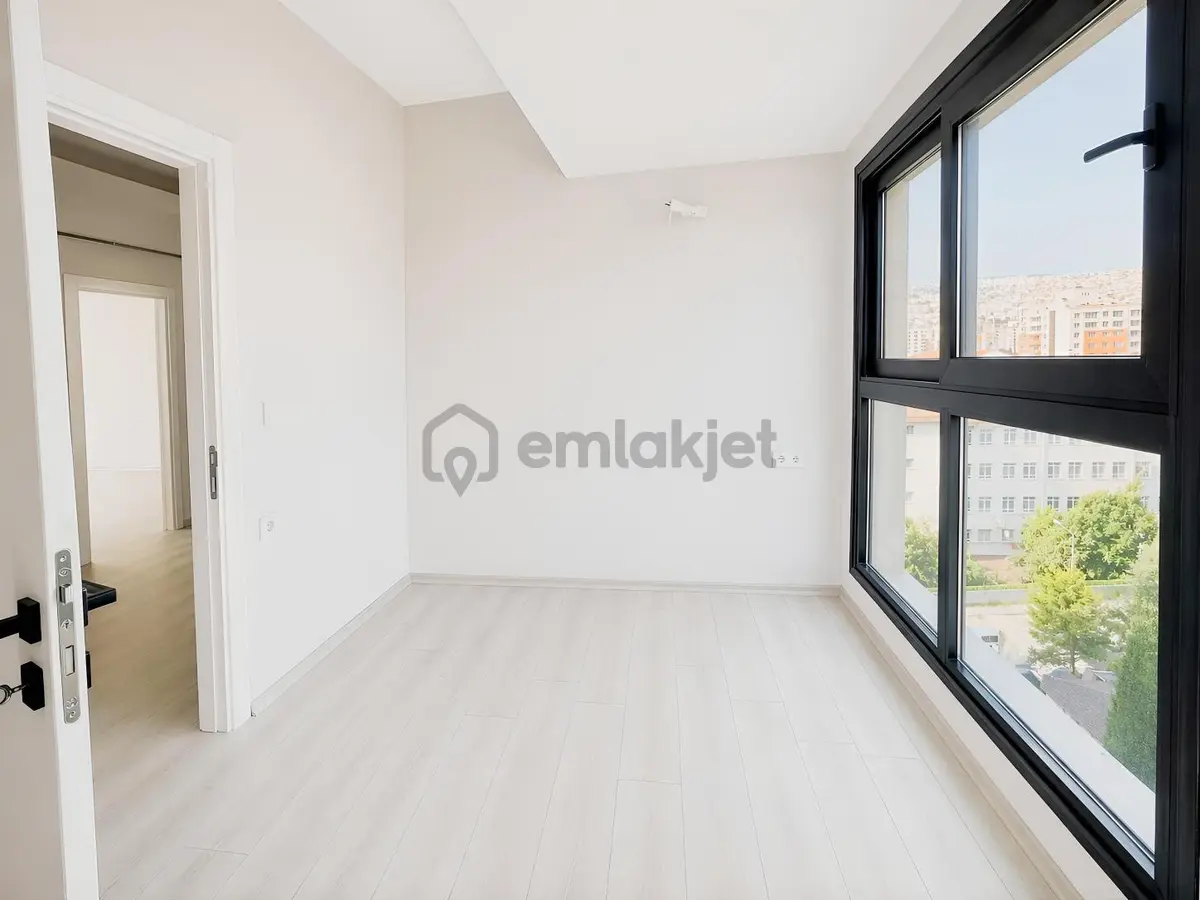 Bayraklı Manavkuyuda Satılık 3+1 Prestijli Daire - 6