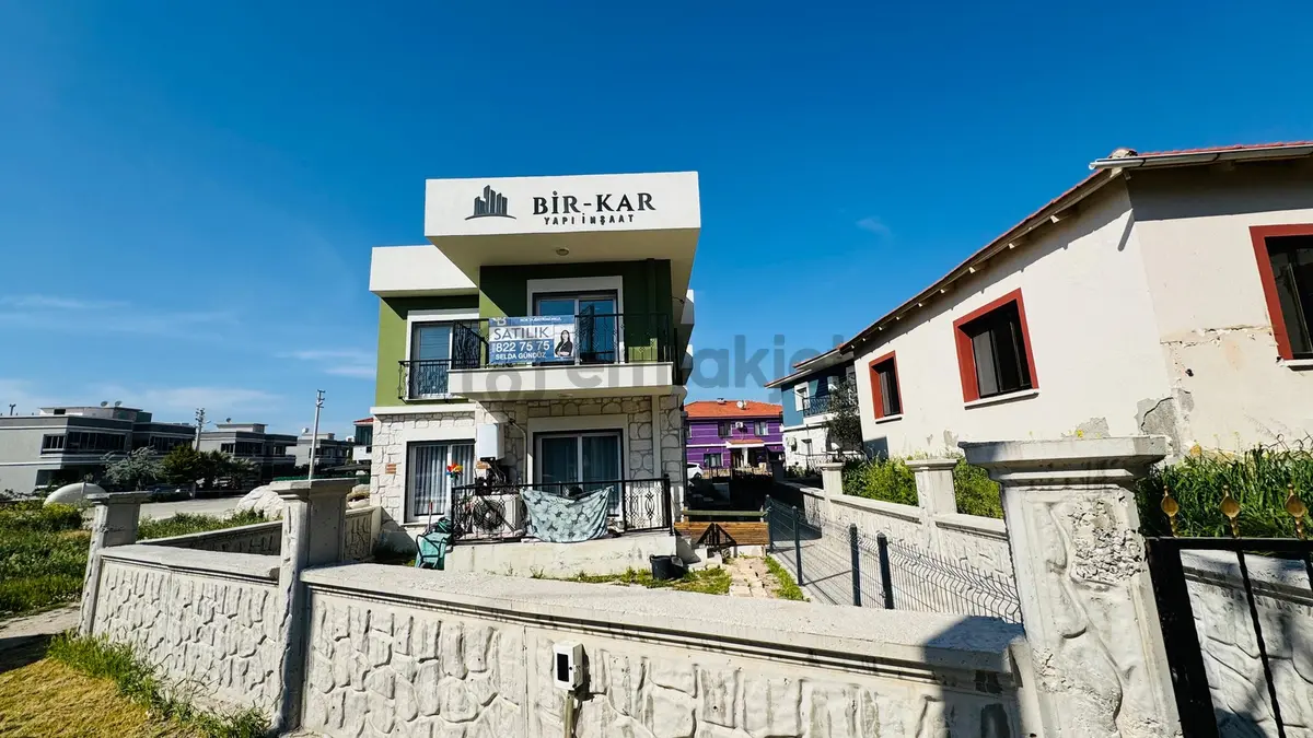 Foça Hacıveli Mah. Teraslı Satılık 2+1 Daire - 11