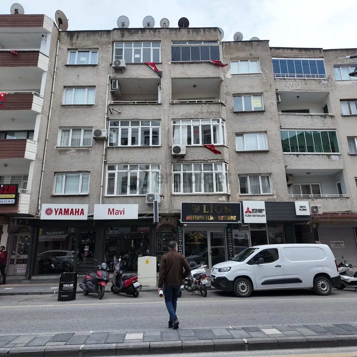 Hilaliye Caddesi Üzerinde 130 M2 Bakımlı 3+1 Arakat Daire