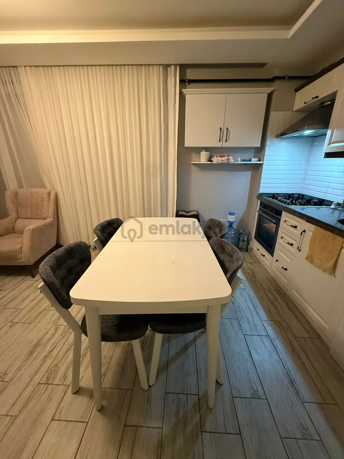 Çiftlikköy'de Açık Mutfaklı 2+1 Satılık Daire - 3