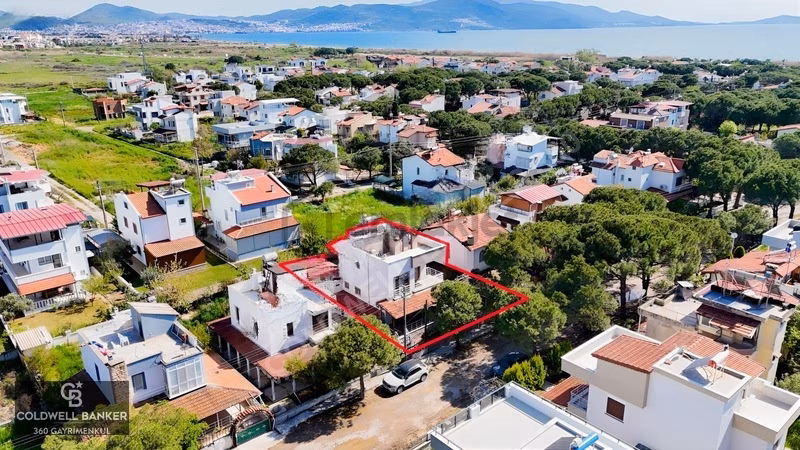 Dikili Kabakumda 6+1 Satılık Tripleks Villa - 3