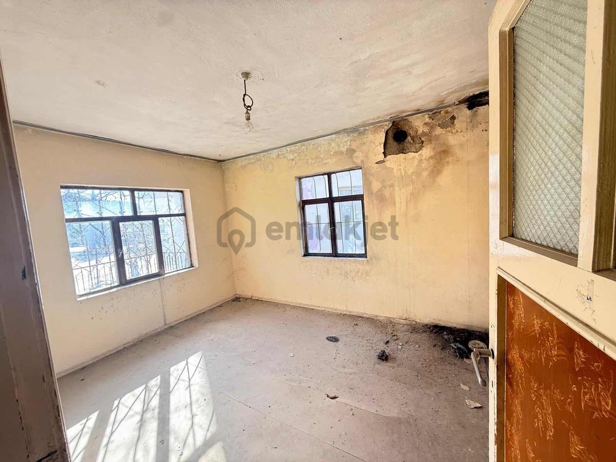Çal Süller'de Cadde Üzeri 280m2 Arsa İçinde Müstakil Ev ! - 12