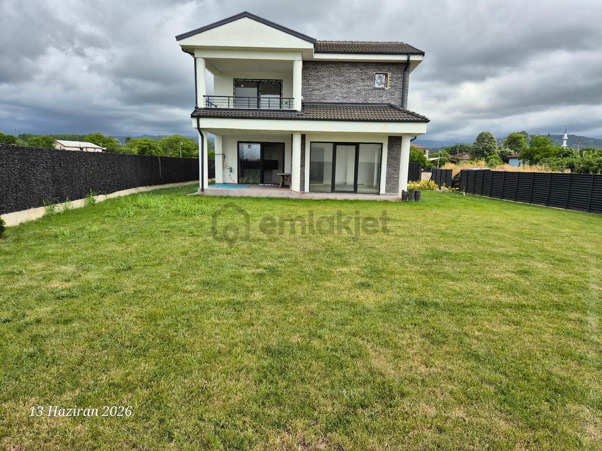 Sahibinden 830 M2 Arsa Üzerinde.4+1 Müstakil Villa