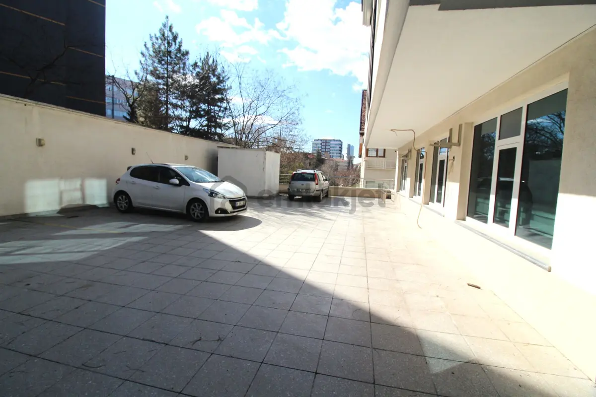 Merkezi Konumda, Cadde Cepheli, Yüksek Kapasiteli Satılık Komple Bina - 6