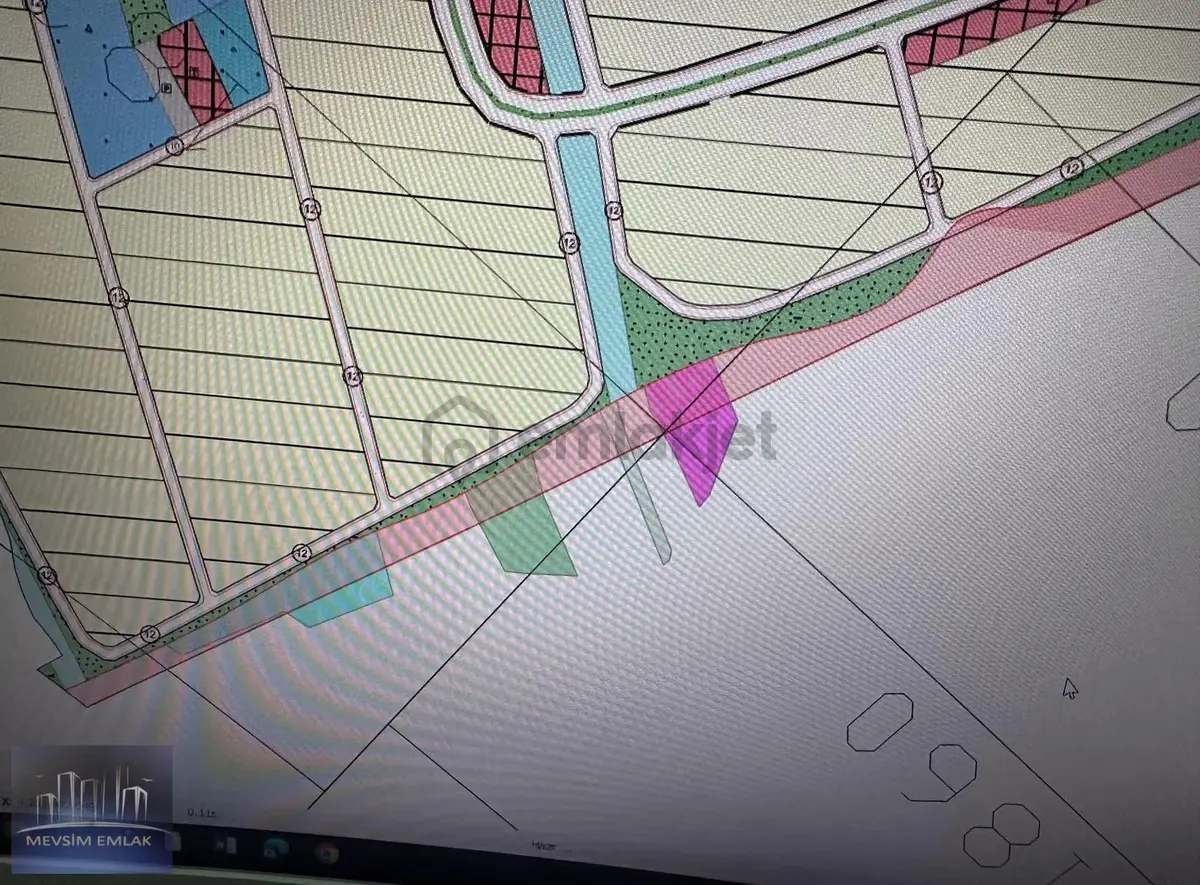Edremitte Göl Manzaralı İmara Sıfır 6.217 M2 Tarla - 4