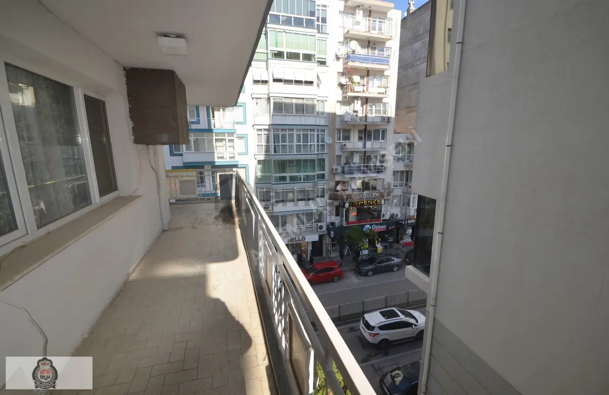Bornova Merkezde Satılık 3+1 Daire - Ana Cadde Üzeri - 11