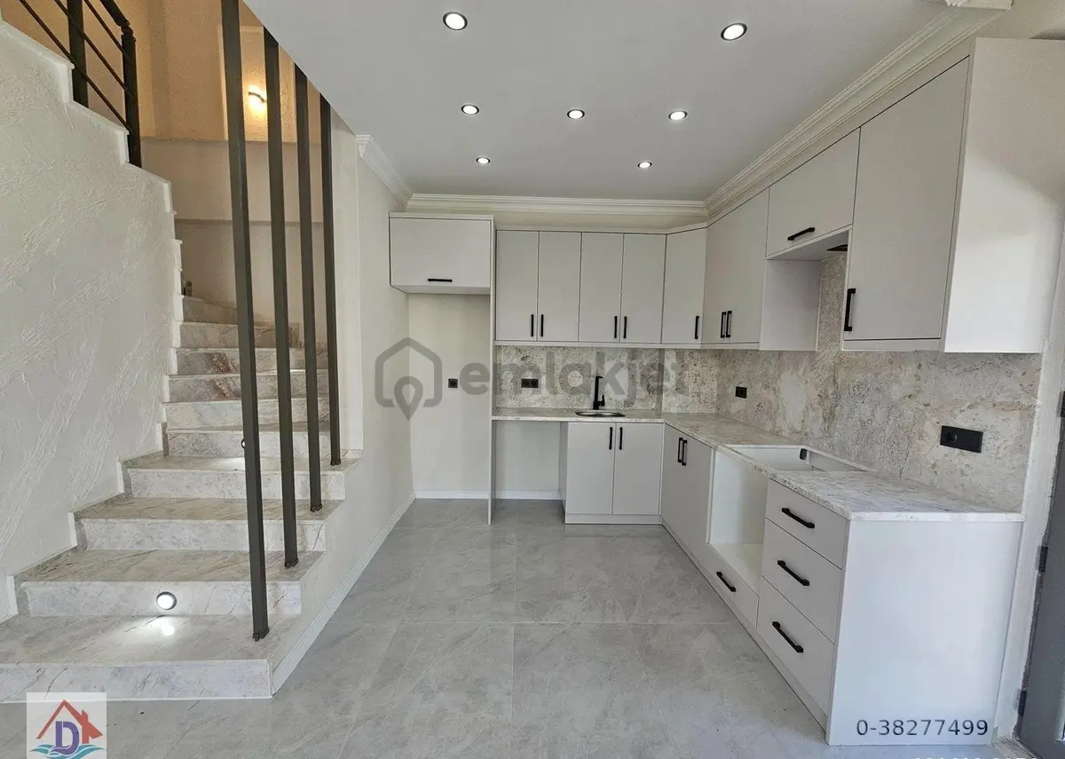 Deniz'e 50 Mt Mesafede 3+1 , Geniş Bahçeli Satılık Villa - 6