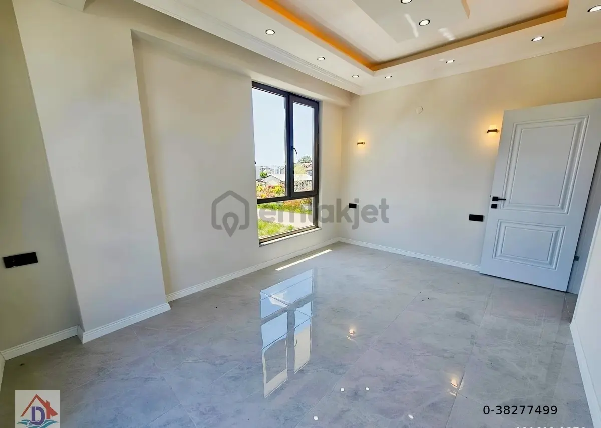 Deniz'e 50 Mt Mesafede 3+1 , Geniş Bahçeli Satılık Villa - 27