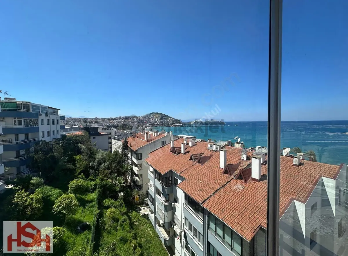 Kuşadası Marina'da Manzaralı 3+1 Satılık Tek Daire - 6